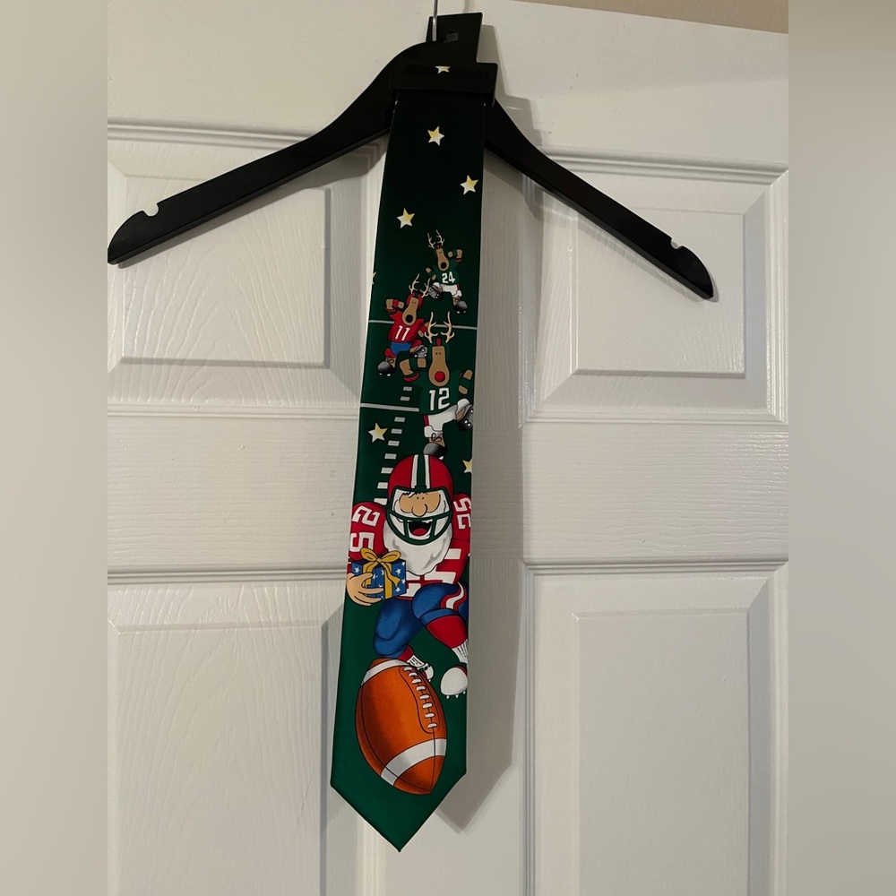 🐠 Tie Tales Christmas Tie Football/Santa Themed. New with Tags.